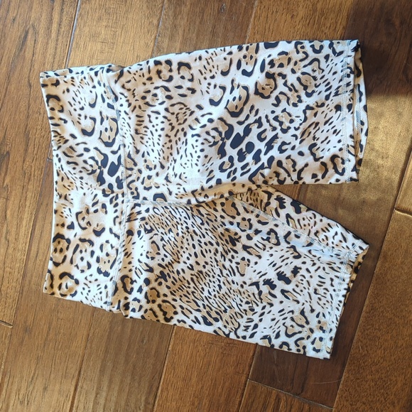 H&m leopard bicycle shorts - Picture 1 of 5